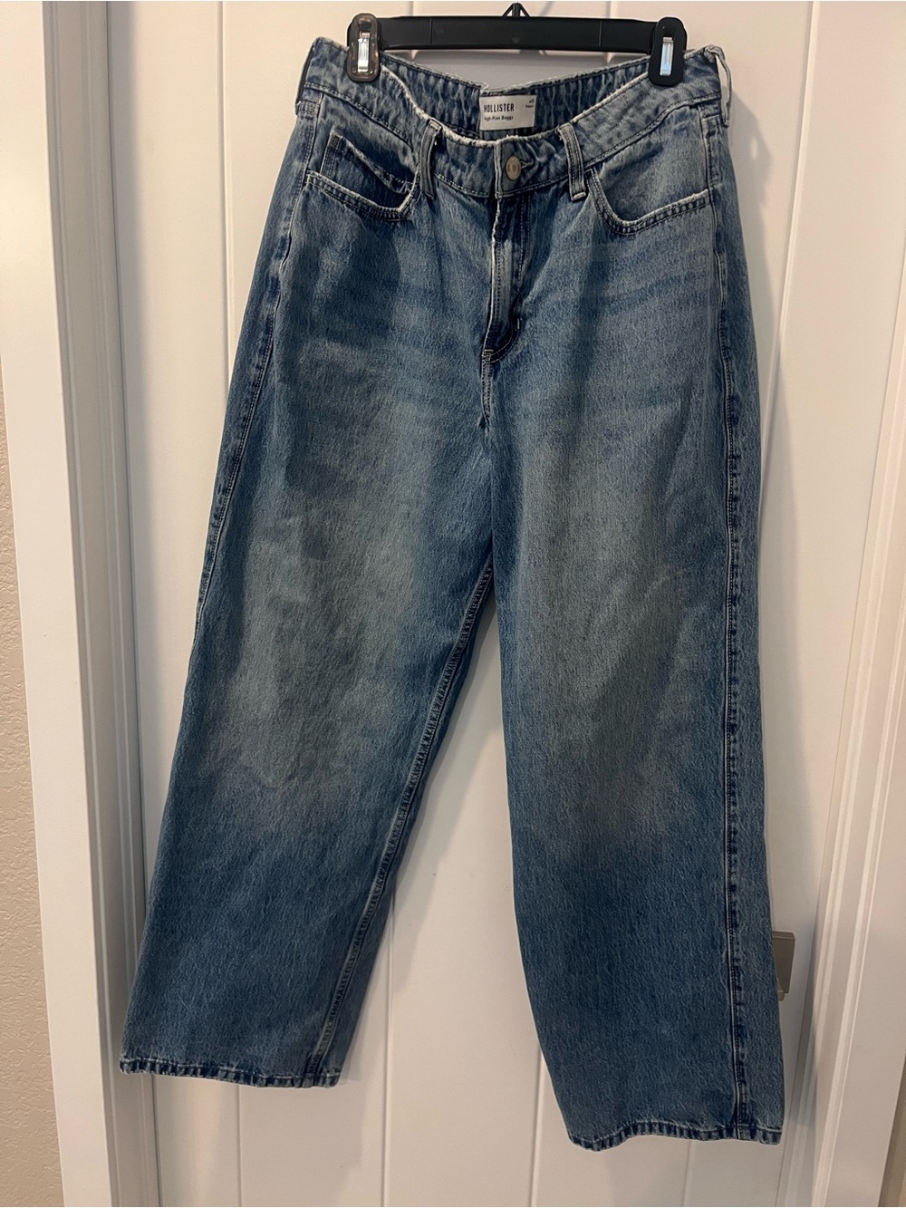 Hollister High-Rise Baggy Jeans - Medium Blue Denim
